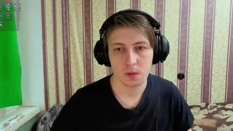 Snapshot of darienlarge chatting on 12-16-25, 07:57 darienlarge online show from 12-16-25, 07:57