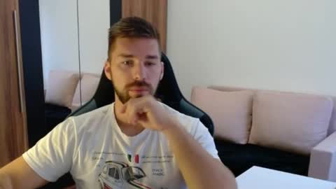 darius_94 online show from 10-22-25, 05:52