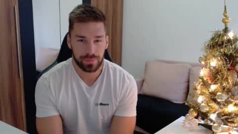 darius_94 online show from 12-01-25, 07:24