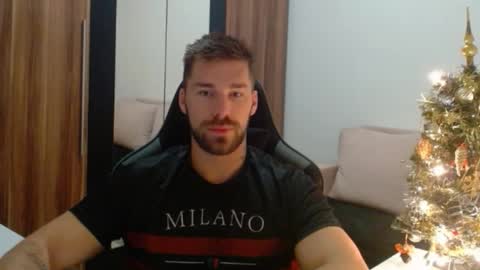 darius_94 online show from 01-09-26, 04:48