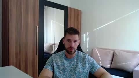 darius_94 online show from 04-28-26, 05:23