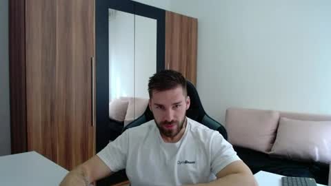 darius_94 online show from 06-05-26, 07:14