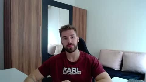darius_94 online show from 06-09-26, 07:09