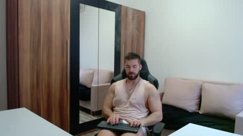 darius_94 online show from 06-11-26, 04:10