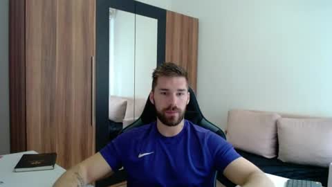 darius_94 online show from 06-13-26, 07:17