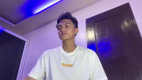 Snapshot of dark_angel69x chatting on 09-21-25, 06:42 Guile online show from 09-21-25, 06:42