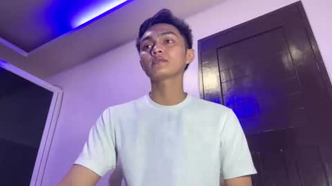 Snapshot of dark_angel69x chatting on 09-23-25, 06:22 Guile online show from 09-23-25, 06:22