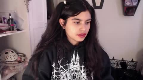 Snapshot of dark_angel_66 chatting on 12-10-24, 07:00 Moony online show from 12-10-24, 07:00