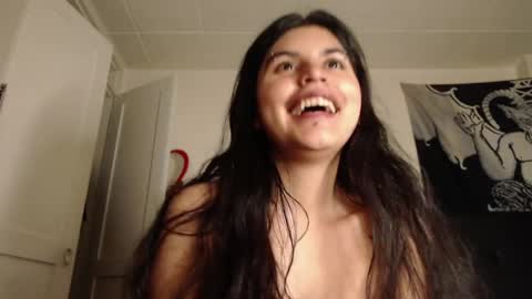 Snapshot of dark_angel_66 chatting on 03-10-25, 05:33 Moony online show from 03-10-25, 05:33