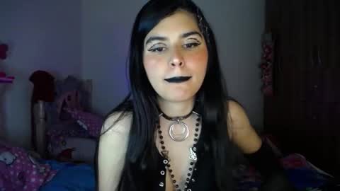 Snapshot of dark_angel_66 chatting on 11-11-25, 10:21 Moony online show from 11-11-25, 10:21