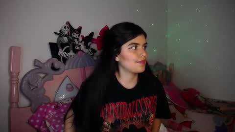 Snapshot of dark_angel_66 chatting on 11-16-25, 06:08 Moony online show from 11-16-25, 06:08