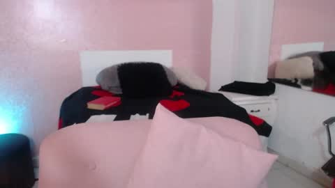 dark_flama online show from 04-06-26, 12:08