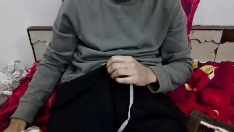 Snapshot of darkbud03 chatting on 11-11-25, 09:04 just a guy online show from 11-11-25, 09:04