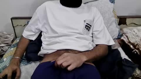 Snapshot of darkbud03 chatting on 12-13-25, 09:09 just a guy online show from 12-13-25, 09:09