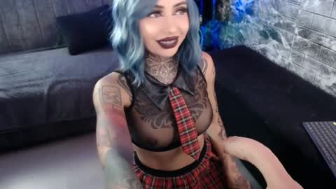 Snapshot of darkly_waxx chatting on 12-22-25, 07:33 New account. Help me reach 100 thumbs up online show from 12-22-25, 07:33