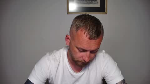 Snapshot of darksiderr13 chatting on 05-09-26, 02:39 Tony online show from 05-09-26, 02:39