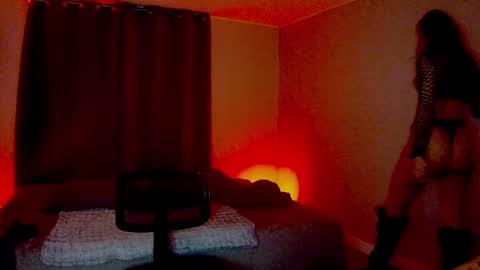 Snapshot of darkskullmistress chatting on 02-02-25, 04:05 roseredgoddess online show from 02-02-25, 04:05