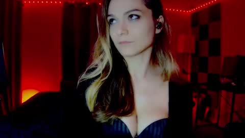 Snapshot of darkskullmistress chatting on 09-14-25, 03:05 roseredgoddess online show from 09-14-25, 03:05