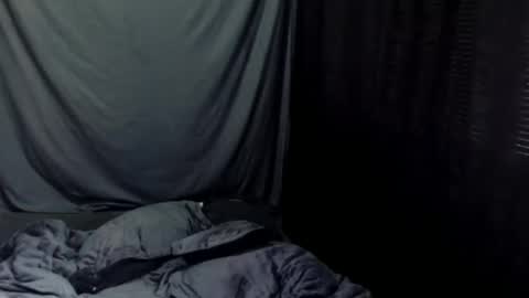 Snapshot of darling_and_dante chatting on 01-02-25, 03:29 darling_and_dante online show from 01-02-25, 03:29