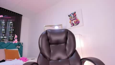 Snapshot of darling_spoiled chatting on 06-22-26, 11:07 darling online show from 06-22-26, 11:07