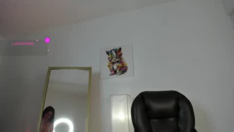Snapshot of darling_spoiled chatting on 06-25-26, 09:58 darling online show from 06-25-26, 09:58