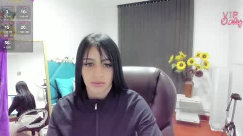 Snapshot of darling_spoiled chatting on 07-25-26, 09:40 darling online show from 07-25-26, 09:40