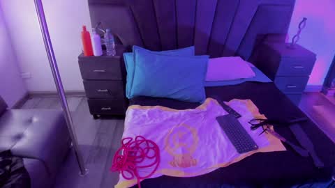 Snapshot of darlingbdsm_ chatting on 12-28-24, 07:22 Darling online show from 12-28-24, 07:22