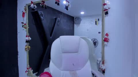 Snapshot of darlingbdsm_ chatting on 01-02-25, 02:46 Darling online show from 01-02-25, 02:46