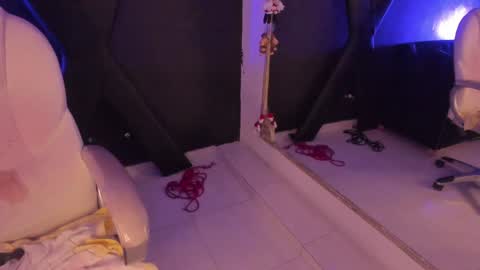 Snapshot of darlingbdsm_ chatting on 01-03-25, 07:50 Darling online show from 01-03-25, 07:50