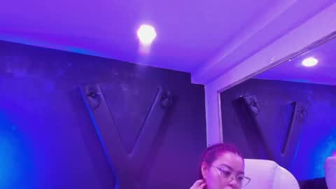 Snapshot of darlingbdsm_ chatting on 01-06-25, 01:30 Darling online show from 01-06-25, 01:30
