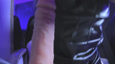 Snapshot of darlingbdsm_ chatting on 01-30-25, 03:51 Darling online show from 01-30-25, 03:51