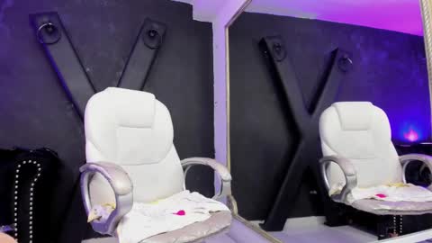 Snapshot of darlingbdsm_ chatting on 02-26-25, 06:32 Darling online show from 02-26-25, 06:32