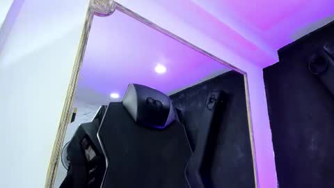 Snapshot of darlingbdsm_ chatting on 10-05-25, 12:14 Darling online show from 10-05-25, 12:14