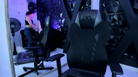 Darling online show from 04-25-26, 02:25