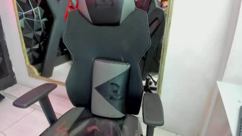 Snapshot of darlingbdsm_ chatting on 05-11-26, 12:44 Darling online show from 05-11-26, 12:44