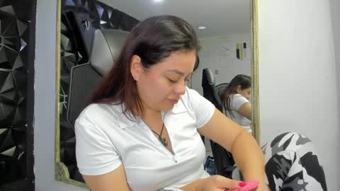 Snapshot of darlingbdsm_ chatting on 05-21-26, 01:29 Darling online show from 05-21-26, 01:29
