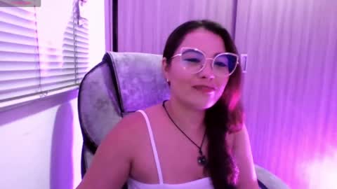 Snapshot of darlingbdsm_ chatting on 05-31-26, 01:36 Darling online show from 05-31-26, 01:36