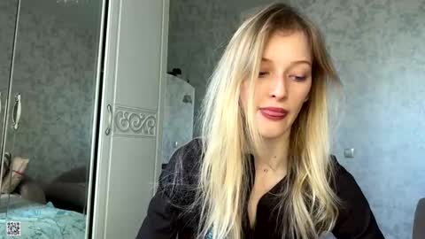 Snapshot of darlingdarinka chatting on 10-25-25, 08:11 D online show from 10-25-25, 08:11