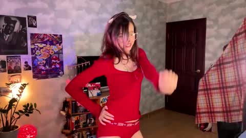 Snapshot of darlingdarinka chatting on 12-15-25, 03:44 D online show from 12-15-25, 03:44