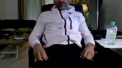 Snapshot of darryl43321 chatting on 03-07-25, 07:05 darryl43321 online show from 03-07-25, 07:05