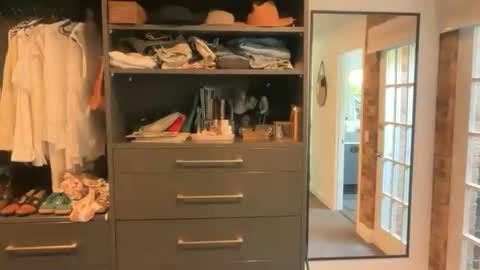 Snapshot of dartanian0001 chatting on 09-17-25, 04:03 dartanian0001 online show from 09-17-25, 04:03