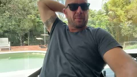 Snapshot of dartanian0001 chatting on 10-19-25, 02:01 dartanian0001 online show from 10-19-25, 02:01