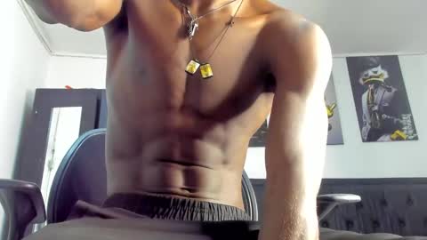 Snapshot of darwin_jhonson chatting on 12-18-24, 01:12 Darwin online show from 12-18-24, 01:12