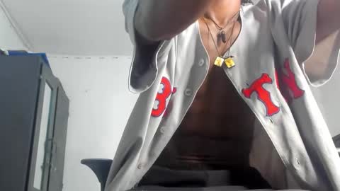 Snapshot of darwin_jhonson chatting on 02-06-25, 11:32 Darwin online show from 02-06-25, 11:32