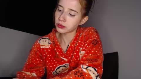 Snapshot of dasne19 chatting on 06-11-26, 02:33 Dafne online show from 06-11-26, 02:33