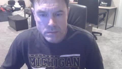 Snapshot of daved14u chatting on 10-27-25, 06:06 daved14u online show from 10-27-25, 06:06