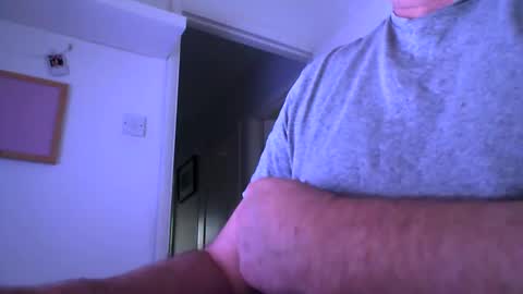 Snapshot of davesu12345 chatting on 02-10-25, 08:20 davesu12345 online show from 02-10-25, 08:20