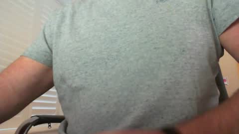 Snapshot of davesu12345 chatting on 10-22-25, 06:35 davesu12345 online show from 10-22-25, 06:35