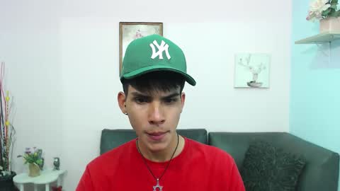 Snapshot of david_925_ chatting on 10-19-25, 04:46 David online show from 10-19-25, 04:46