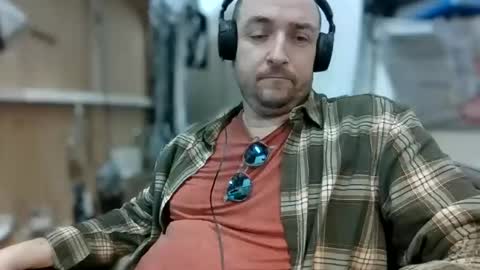 Snapshot of davideo59 chatting on 09-12-25, 09:42 davideo59 online show from 09-12-25, 09:42